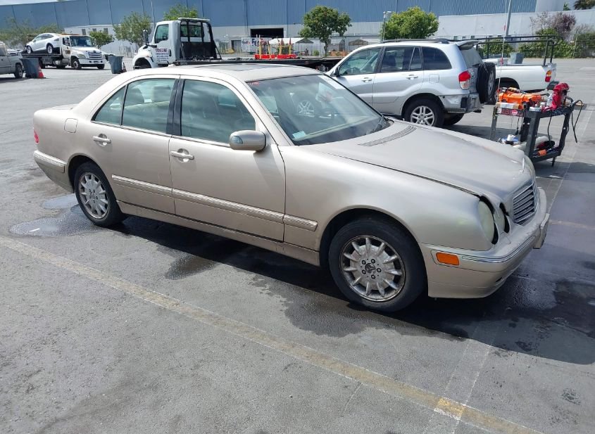 2001 MERCEDES-BENZ E 320 photo