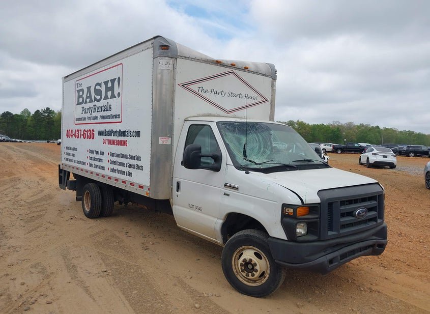 2016 Ford E-350 Cutaway photo