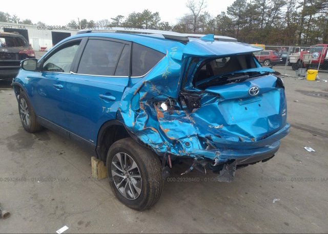 купить 2018 TOYOTA RAV4 JTMRJREV3JD231188
