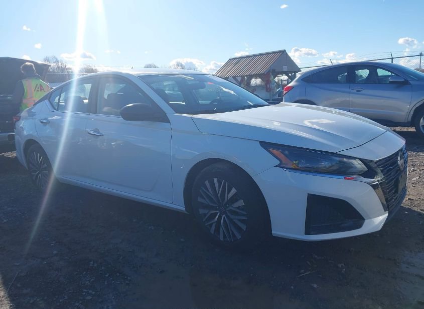 2025 NISSAN ALTIMA SV FWD photo