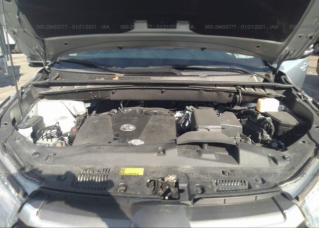 5TDKZRFH1JS268070 2018 TOYOTA HIGHLANDER