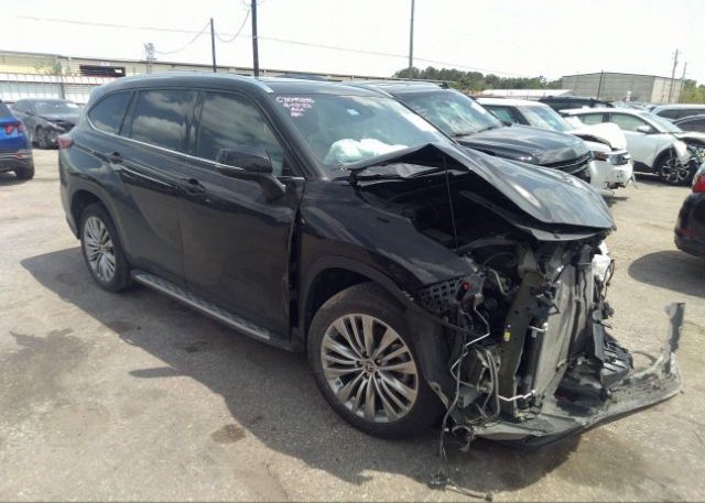 2022 TOYOTA HIGHLANDER (VIN: 5TDFZRAH4NS124494)