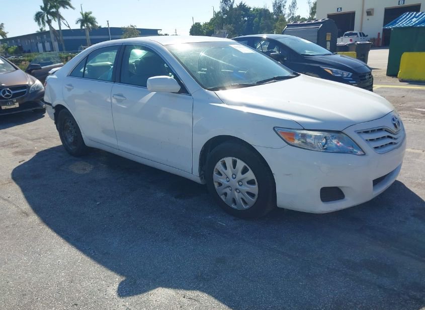 2011 TOYOTA CAMRY photo