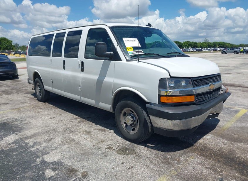2025 Chevrolet Express Passenger 6.6L V-8 DI, VVT, REGUL photo