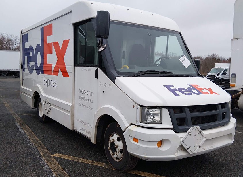 2013 Isuzu Commercial Van photo