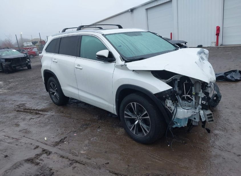 2016 TOYOTA HIGHLANDER XLE V6 photo