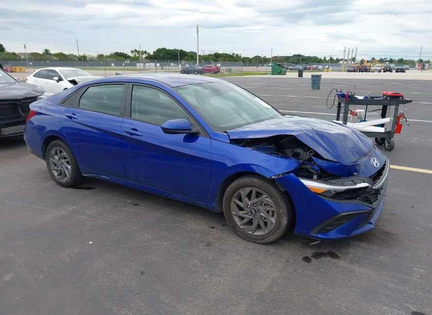 2024 HYUNDAI ELANTRA SEL photo