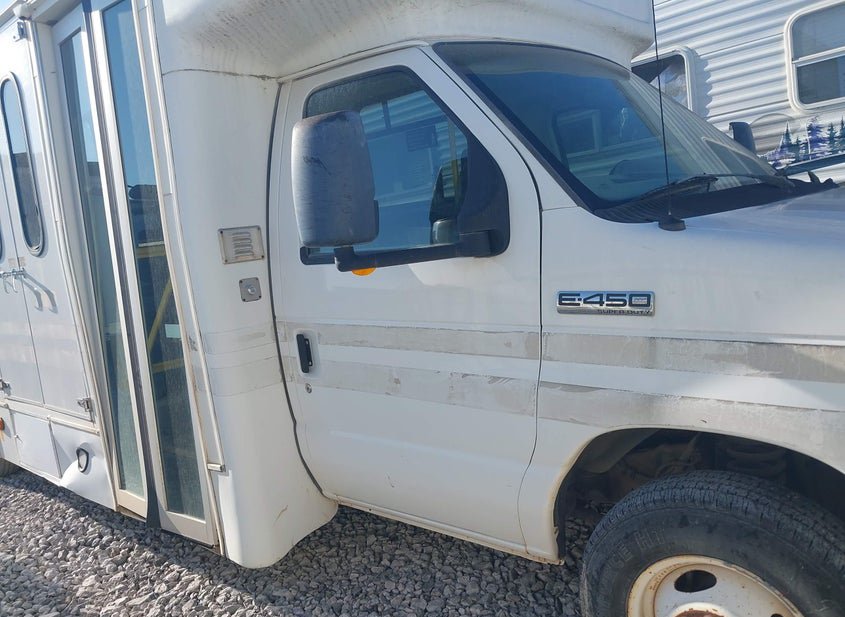 2009 Ford E-450 Cutaway photo