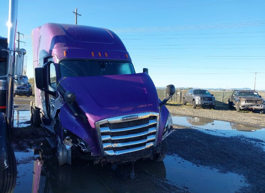 2019 FREIGHTLINER NEW CASCADIA 126 photo