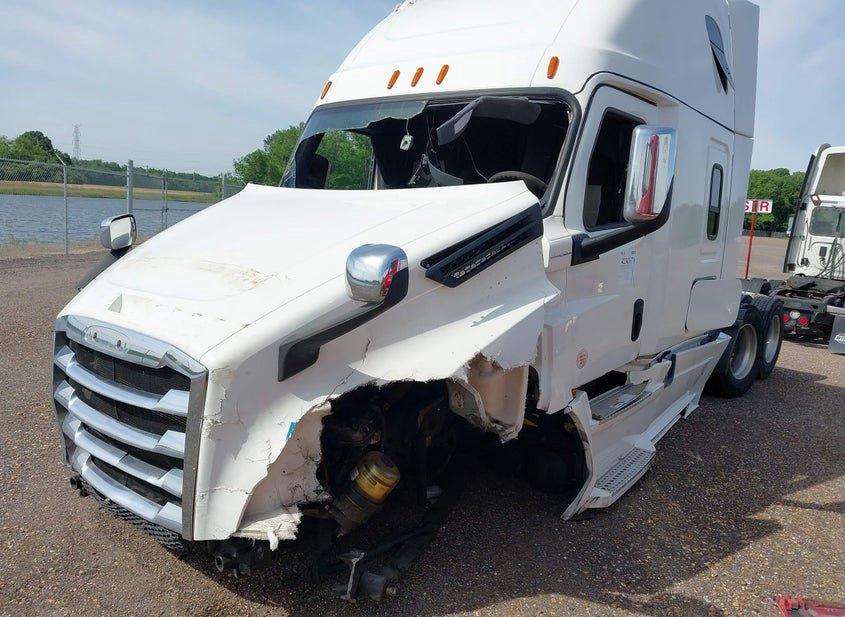 2020 Freightliner New Cascadia 126 photo
