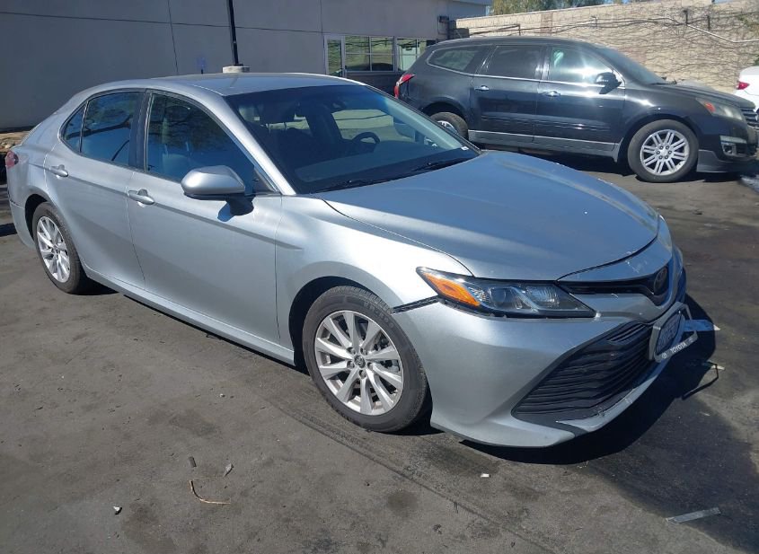 2018 TOYOTA CAMRY LE photo