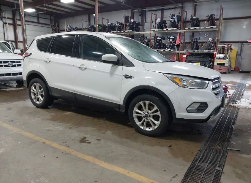 2017 FORD ESCAPE SE photo