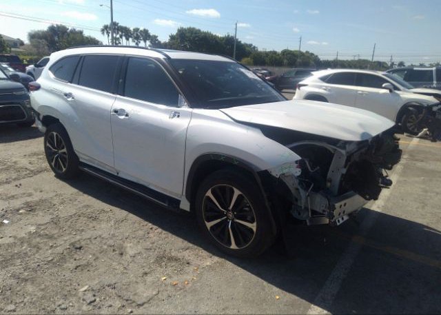 2022 TOYOTA HIGHLANDER (VIN: 5TDLZRBH8NS162506)