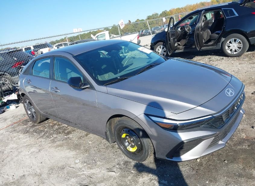 2025 HYUNDAI ELANTRA SEL SPORT photo