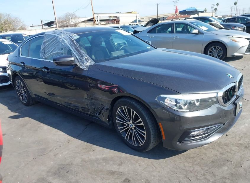 2018 BMW 530I photo