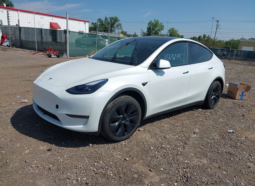 2025 Tesla Model Y EL(VIN: 7SAYGDEE8SF245260