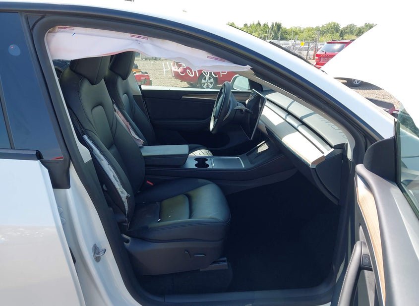 2025 Tesla Model Y EL(VIN: 7SAYGDEE8SF245260