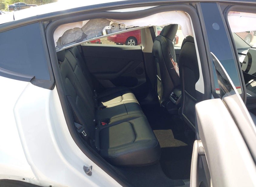 2025 Tesla Model Y EL(VIN: 7SAYGDEE8SF245260