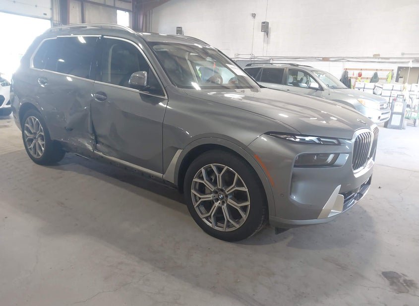 2025 BMW X7 3.0L photo