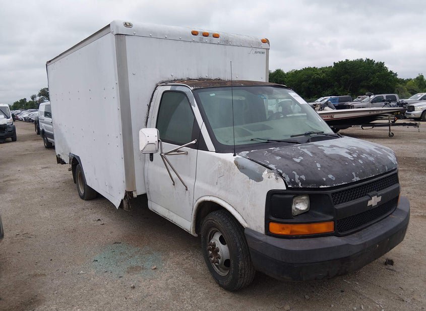 2007 Chevrolet Express Cutaway photo