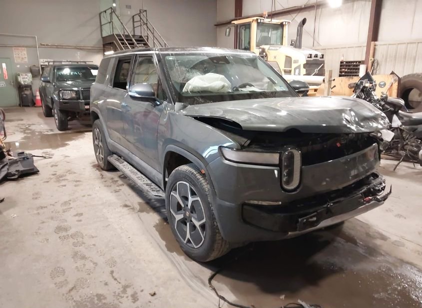 2024 RIVIAN R1S photo