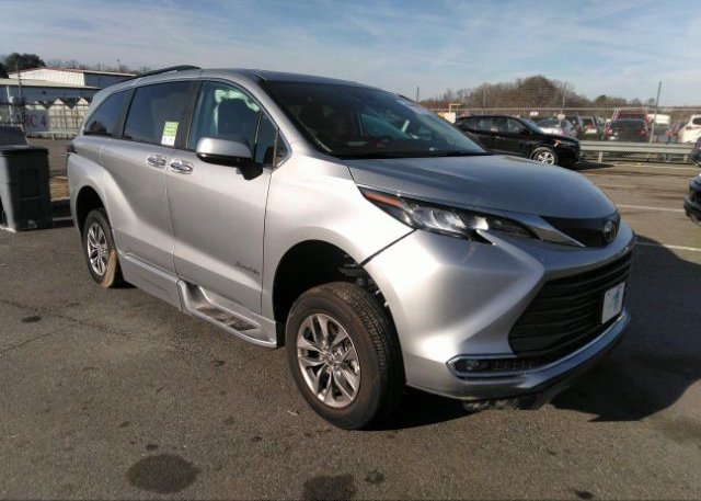 2022 TOYOTA SIENNA (VIN: 5TDJRKEC3NS123661)