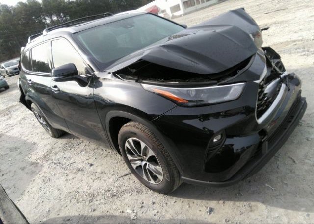 2022 TOYOTA HIGHLANDER (VIN: 5TDHZRAHXNS096581)