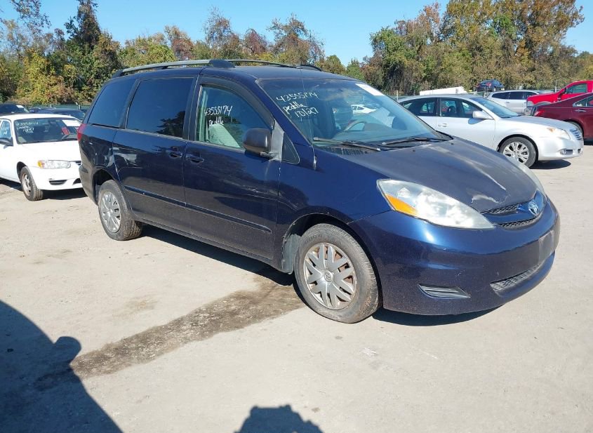 2007 TOYOTA SIENNA LE photo