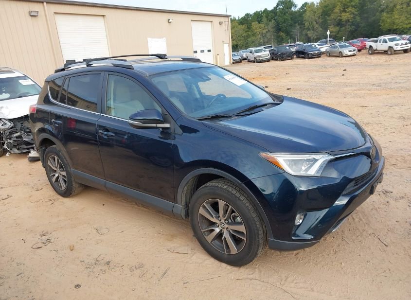 2018 TOYOTA RAV4 XLE photo
