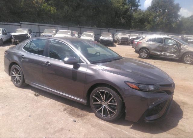 2021 TOYOTA CAMRY (VIN: 4T1G11AK2MU552899)