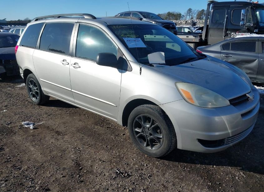 2004 TOYOTA SIENNA LE photo
