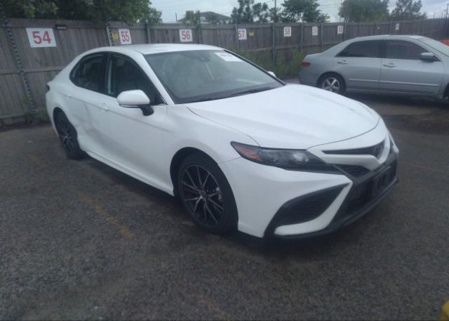 2022 TOYOTA CAMRY (VIN: 4T1G11AK5NU061101)