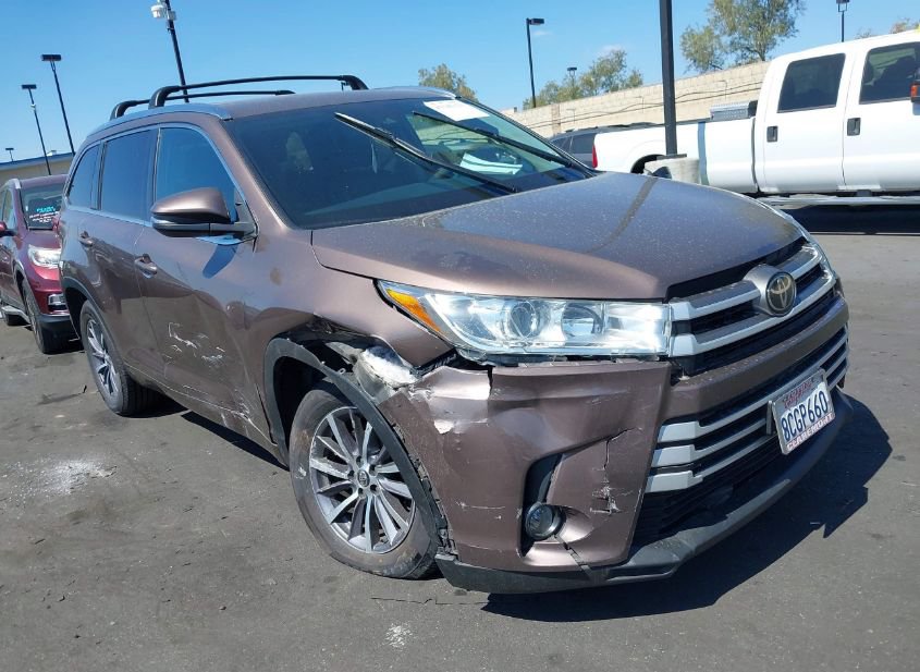 2018 TOYOTA HIGHLANDER XLE photo