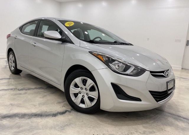Sold 2016 HYUNDAI ELANTRA Se in BLOOMINGTON, IL - 35080985