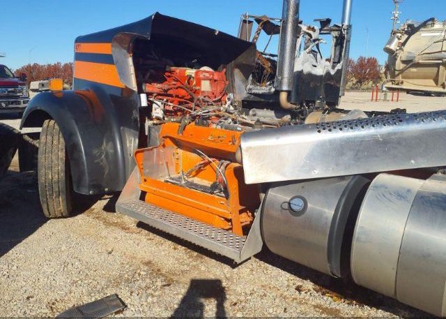 2021 KENWORTH W900(VIN: 1XKWD49X1MR432690