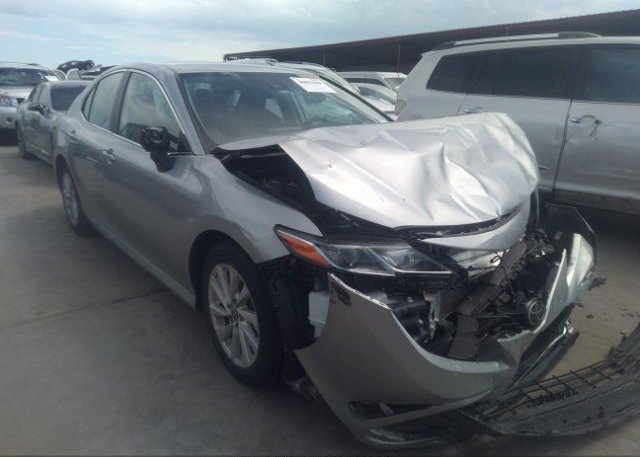 2022 TOYOTA CAMRY (VIN: 4T1C11AK1NU696105)