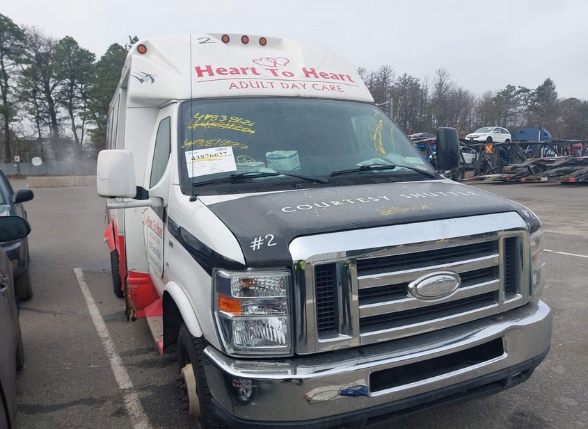 2014 Ford E-350 Cutaway photo