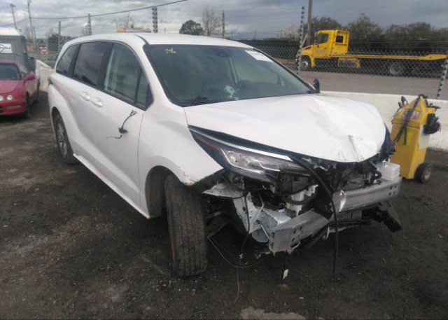 2022 TOYOTA SIENNA (VIN: 5TDKRKEC3NS078225)