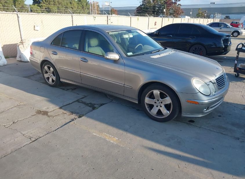 2005 MERCEDES-BENZ E 320 photo