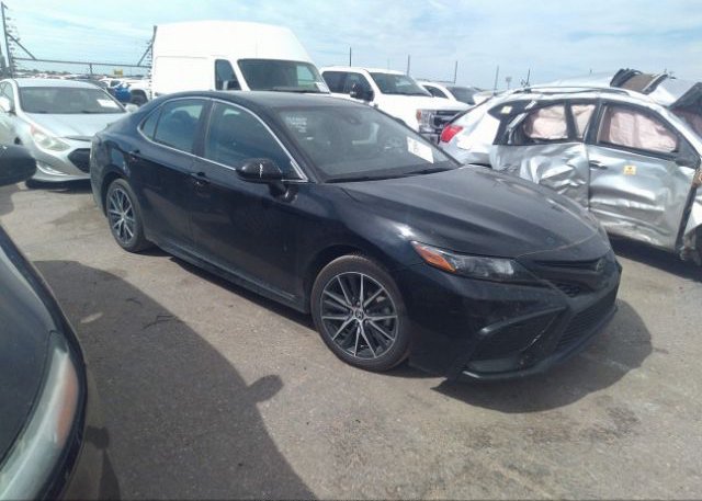 2021 TOYOTA CAMRY (VIN: 4T1G11AKXMU517351)