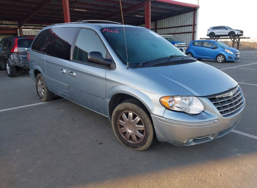 2005 CHRYSLER TOWN & COUNTRY LIMITED photo