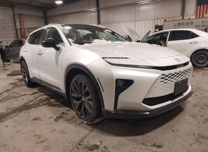 2025 TOYOTA CROWN SIGNIA LIMITED photo