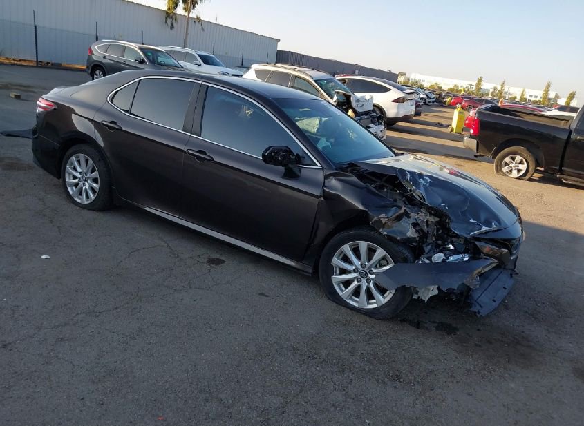 2018 TOYOTA CAMRY LE photo