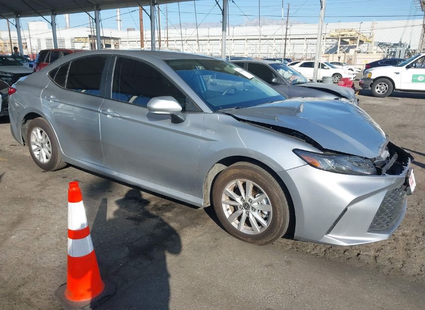 2025 TOYOTA CAMRY LE photo