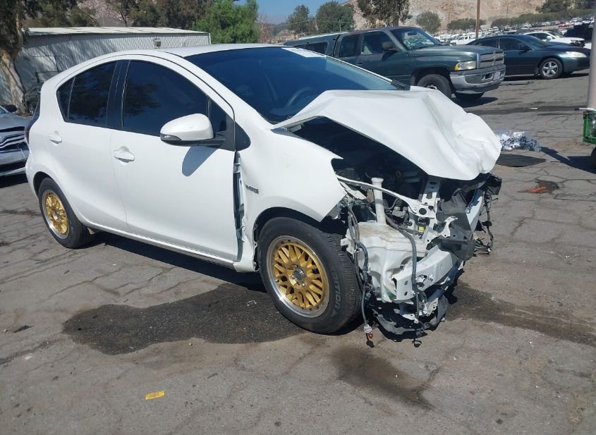 2015 TOYOTA PRIUS C THREE photo