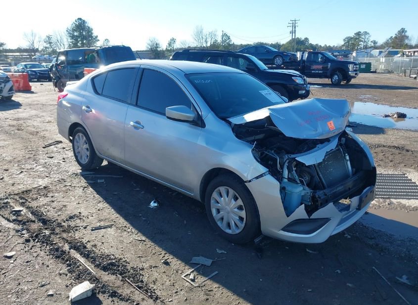 2019 NISSAN VERSA 1.6 SV photo