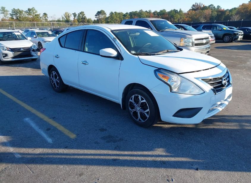 2019 NISSAN VERSA 1.6 SV photo