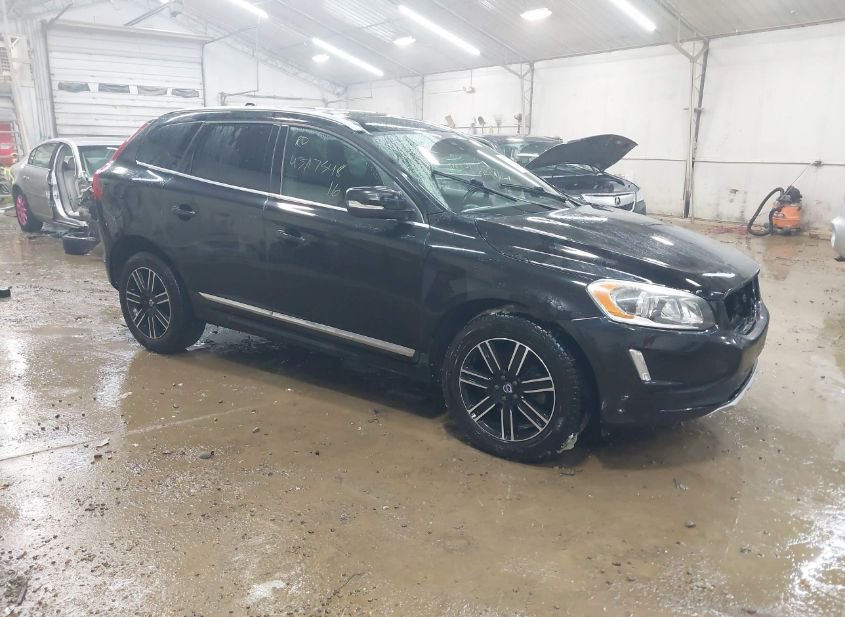 2016 VOLVO XC60 T6 photo