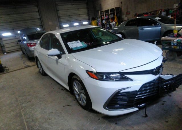 2021 TOYOTA CAMRY (VIN: 4T1C11BK9MU027433)