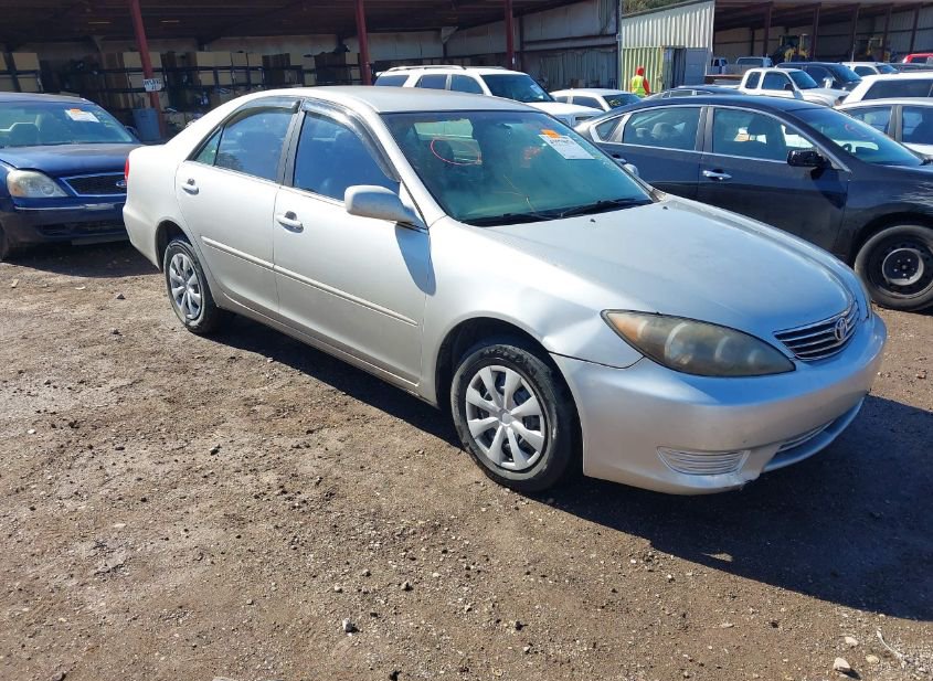 2005 TOYOTA CAMRY LE photo